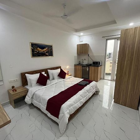 The Lodgers Studio Apartment Infront Of Artemis Hospital Gurugram Gurgaon Esterno foto