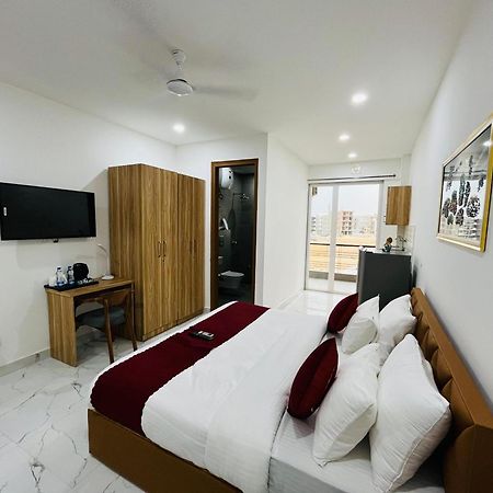 The Lodgers Studio Apartment Infront Of Artemis Hospital Gurugram Gurgaon Esterno foto