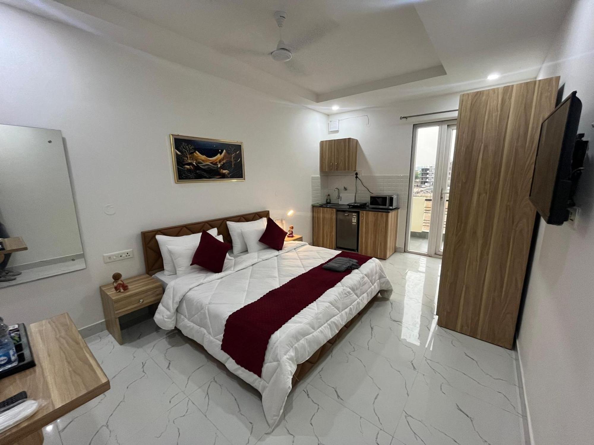 The Lodgers Studio Apartment Infront Of Artemis Hospital Gurugram Gurgaon Esterno foto