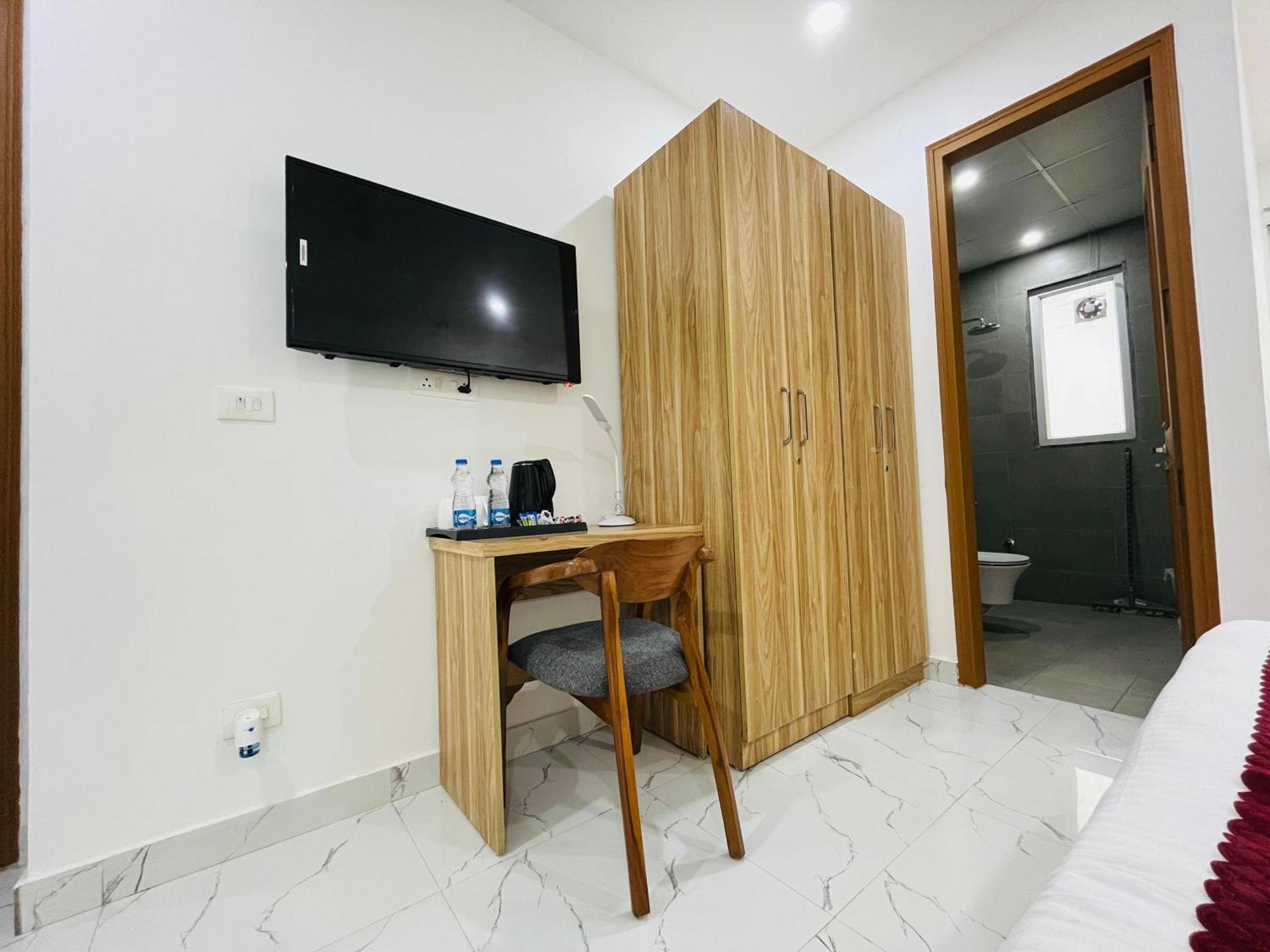 The Lodgers Studio Apartment Infront Of Artemis Hospital Gurugram Gurgaon Esterno foto