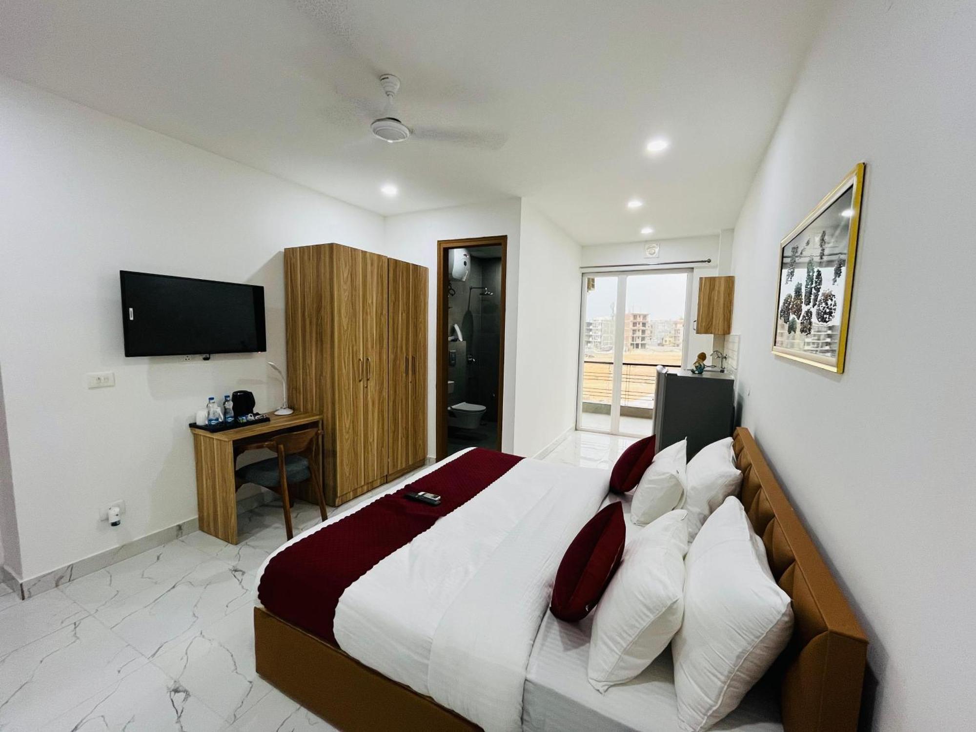 The Lodgers Studio Apartment Infront Of Artemis Hospital Gurugram Gurgaon Esterno foto