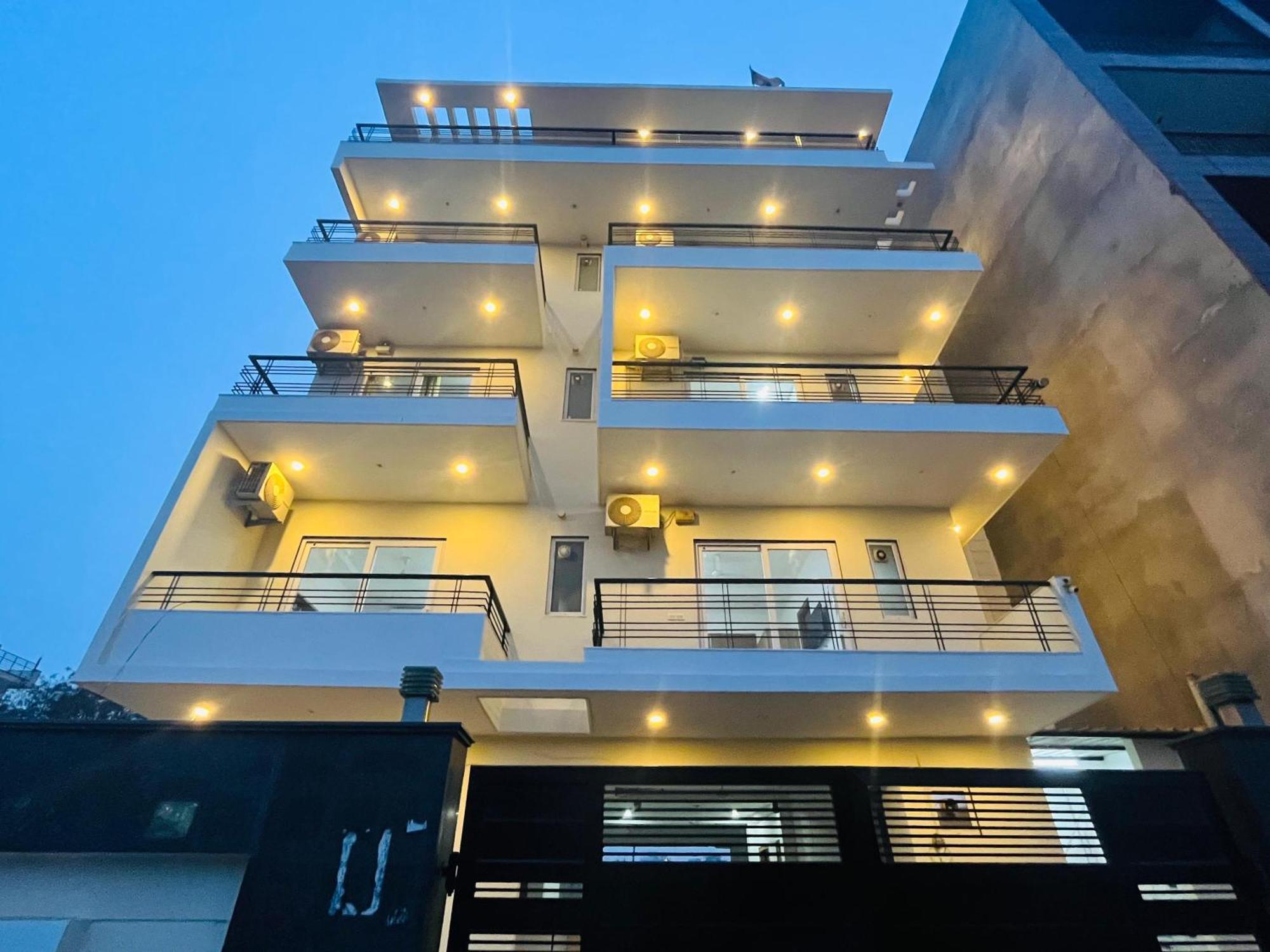 The Lodgers Studio Apartment Infront Of Artemis Hospital Gurugram Gurgaon Esterno foto