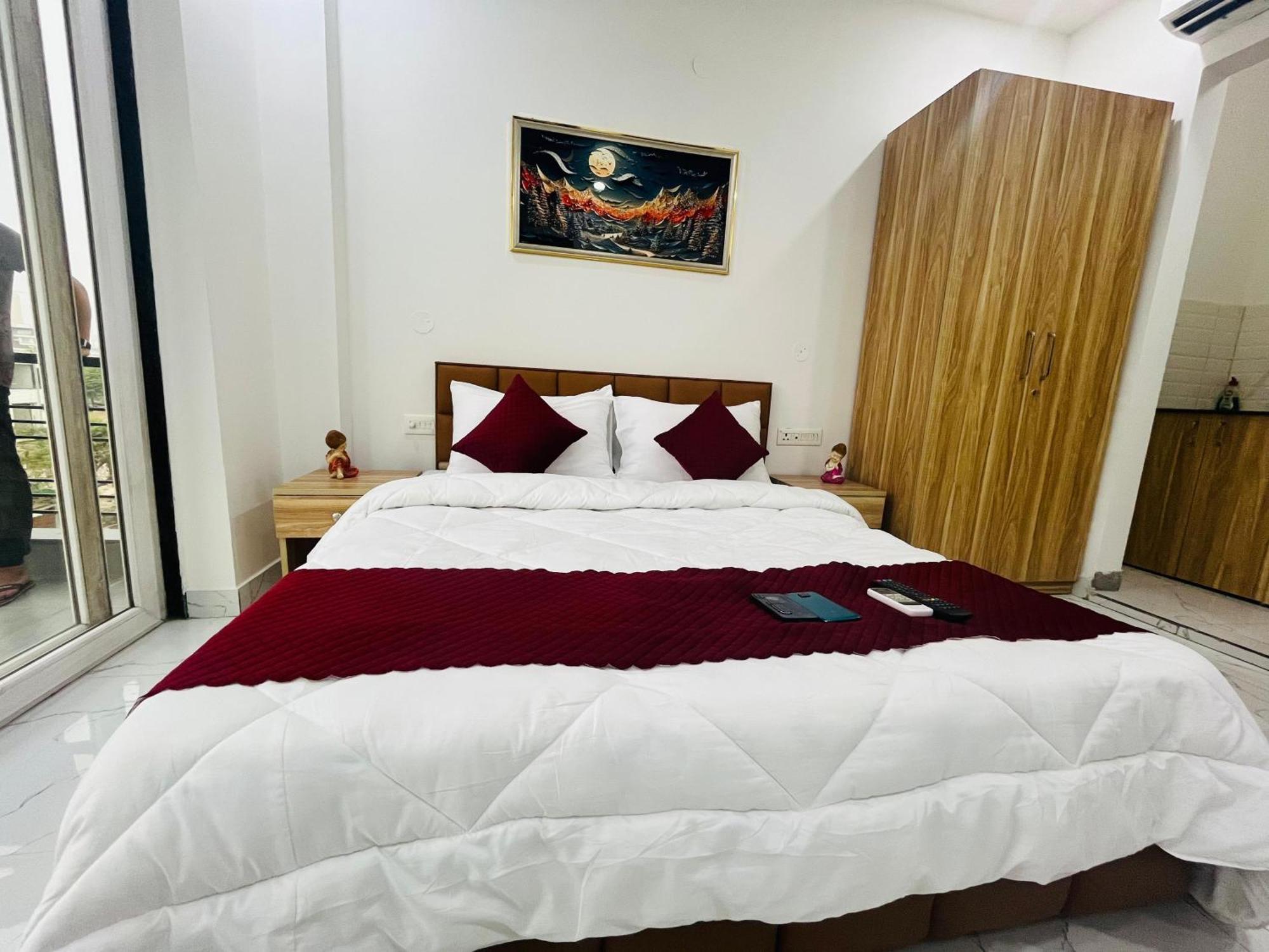 The Lodgers Studio Apartment Infront Of Artemis Hospital Gurugram Gurgaon Esterno foto