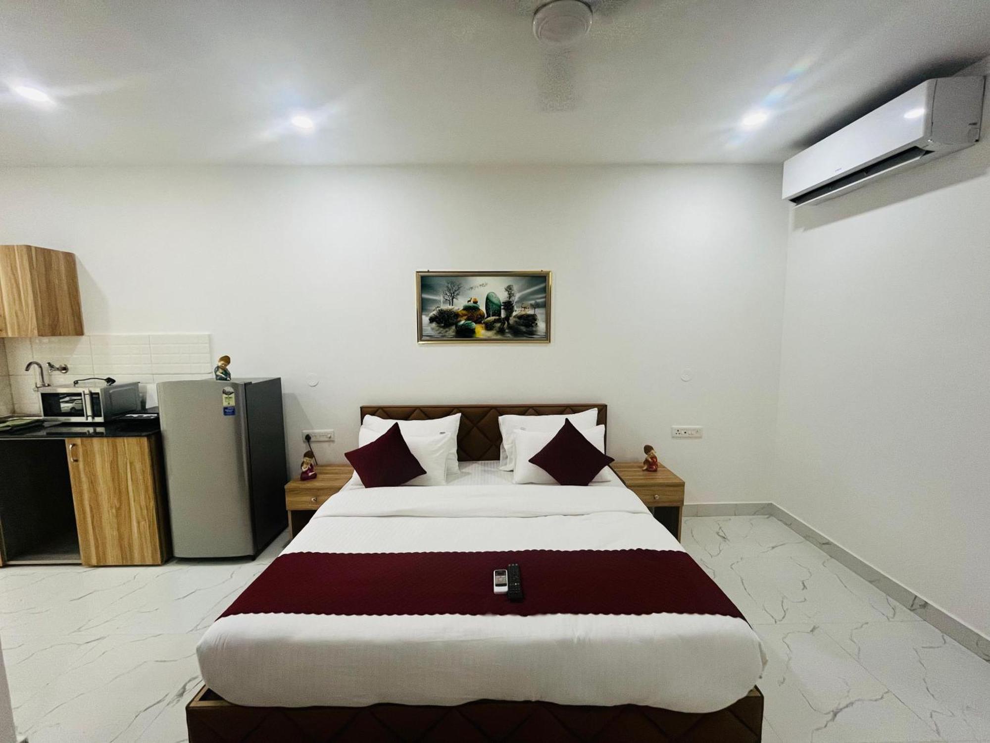 The Lodgers Studio Apartment Infront Of Artemis Hospital Gurugram Gurgaon Esterno foto