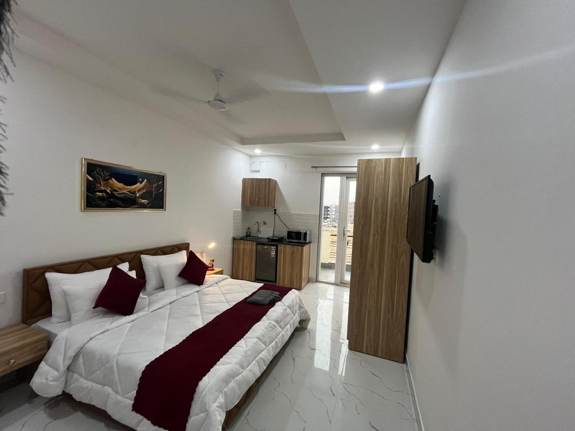 The Lodgers Studio Apartment Infront Of Artemis Hospital Gurugram Gurgaon Esterno foto