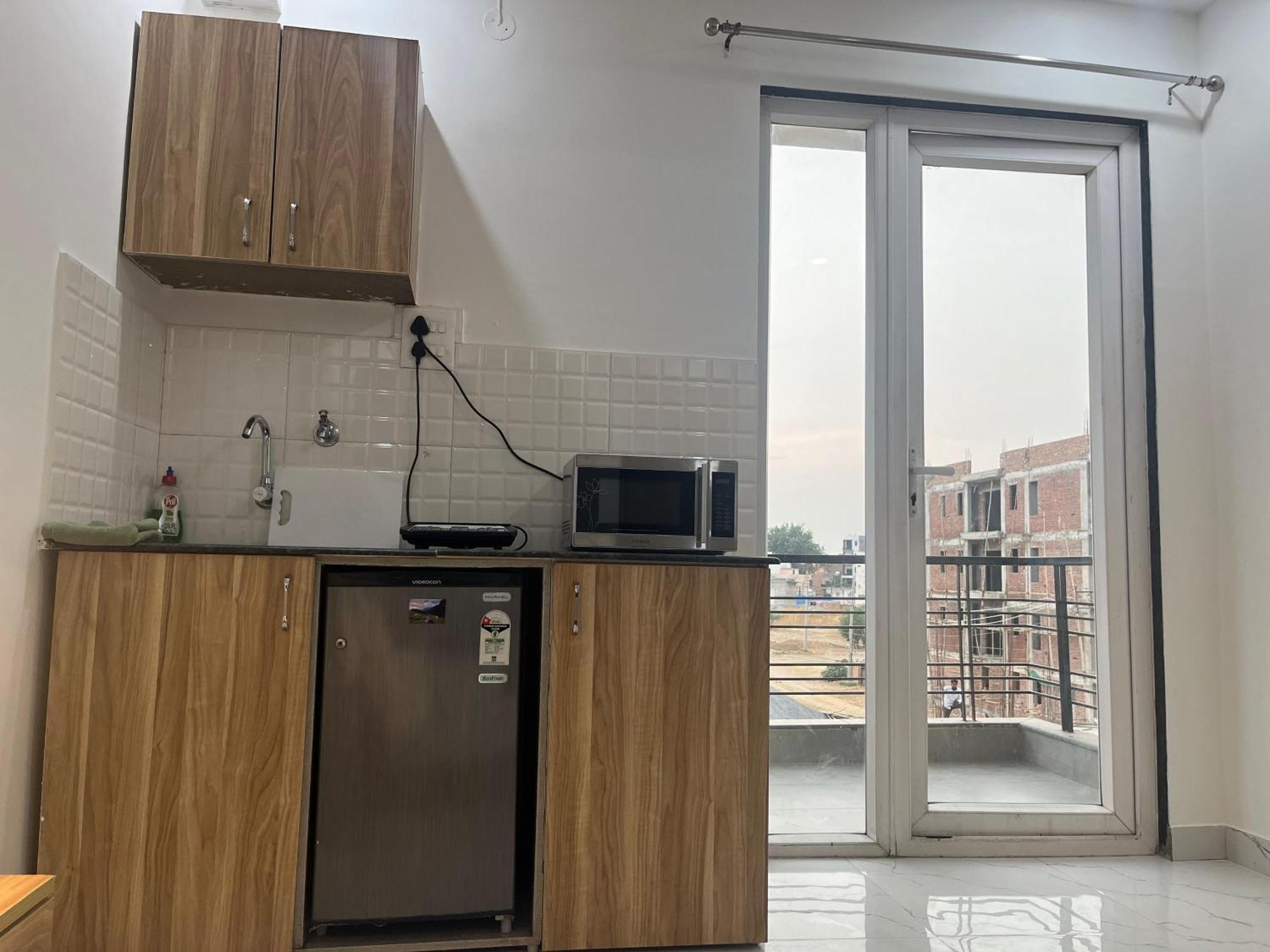 The Lodgers Studio Apartment Infront Of Artemis Hospital Gurugram Gurgaon Esterno foto