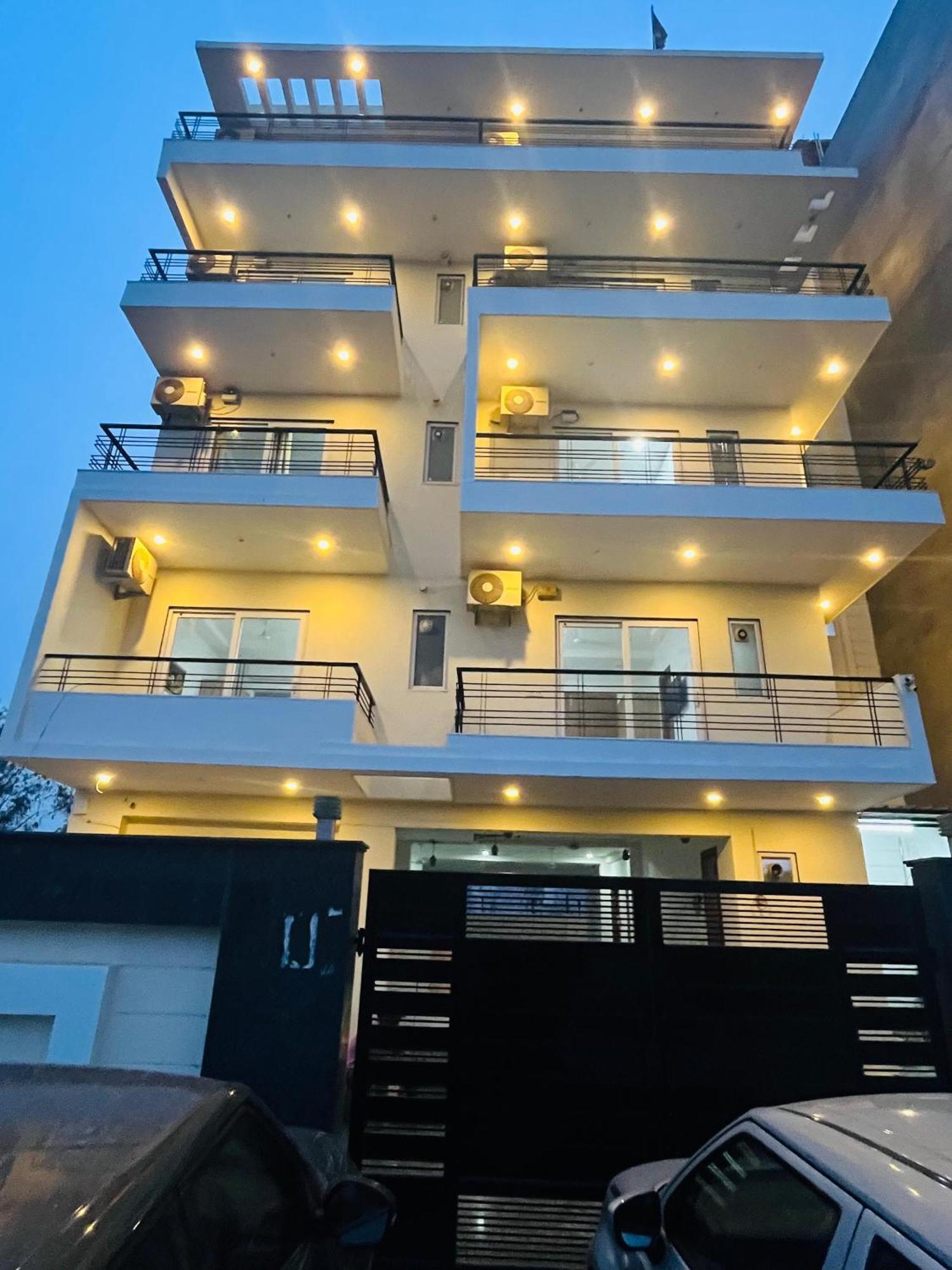 The Lodgers Studio Apartment Infront Of Artemis Hospital Gurugram Gurgaon Esterno foto