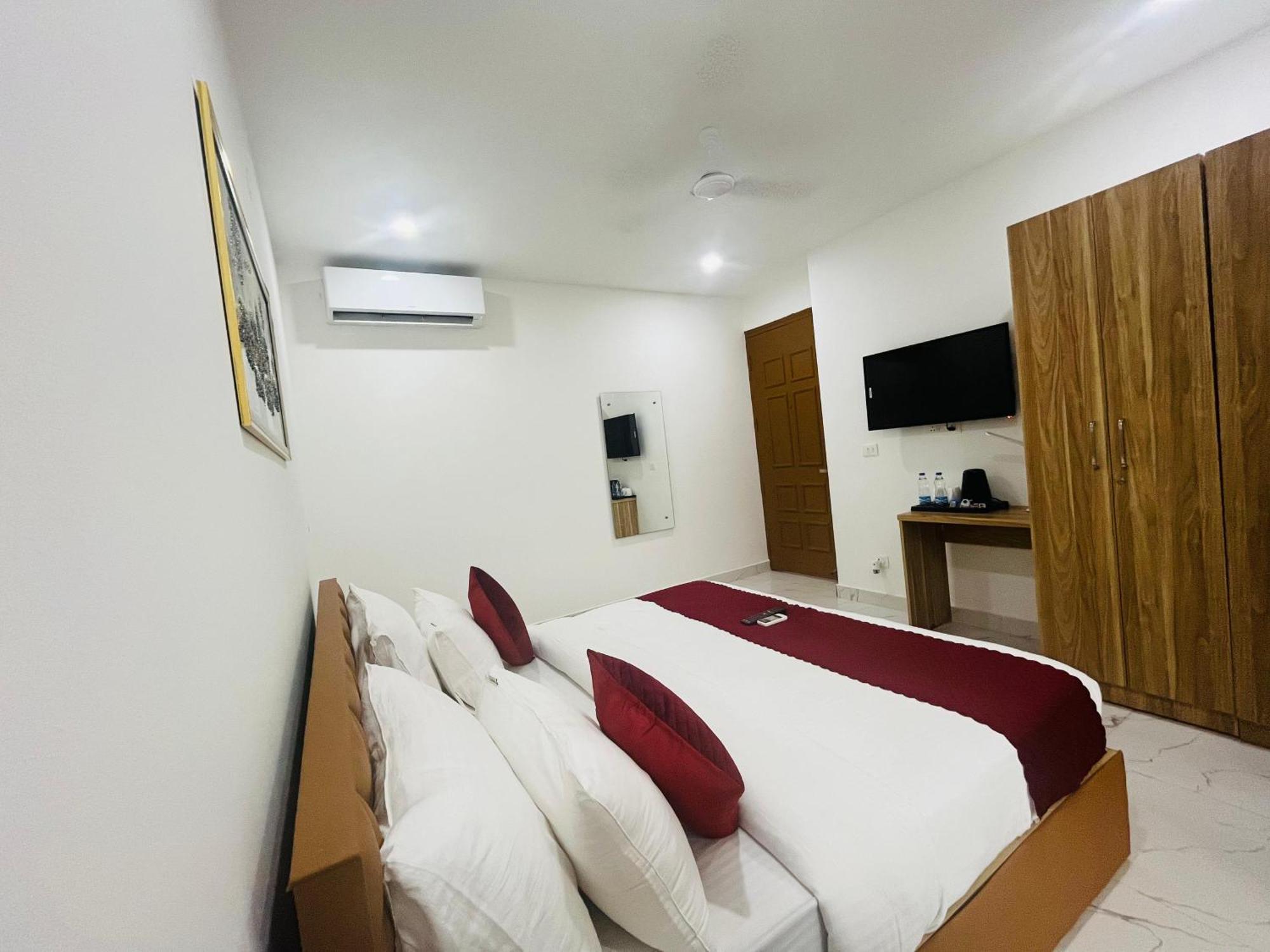 The Lodgers Studio Apartment Infront Of Artemis Hospital Gurugram Gurgaon Esterno foto