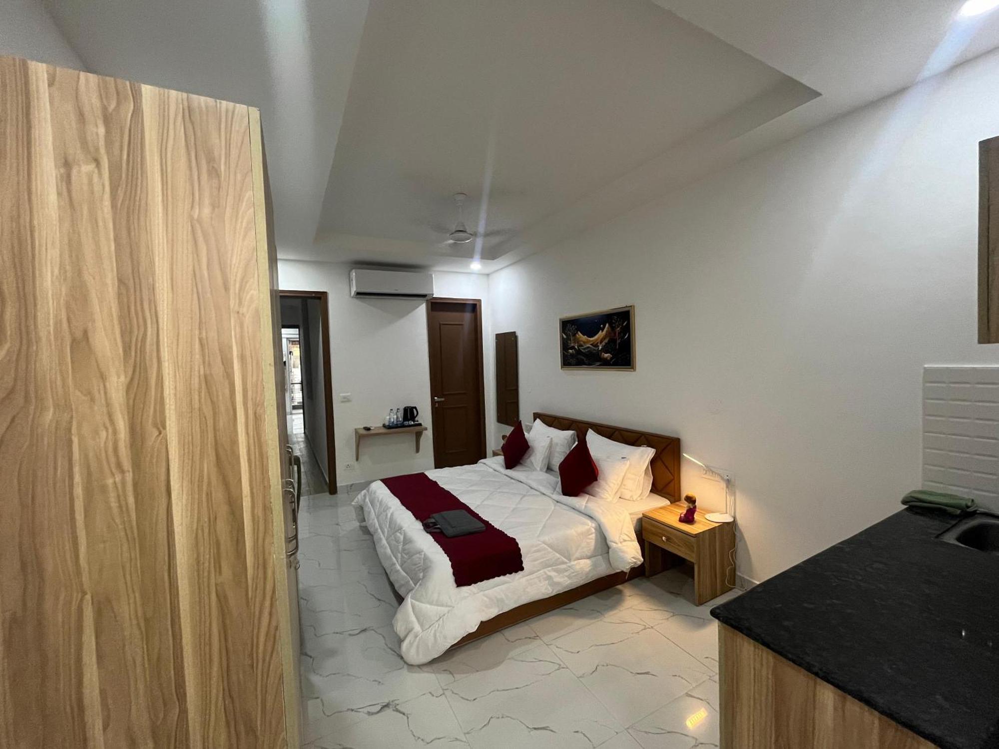 The Lodgers Studio Apartment Infront Of Artemis Hospital Gurugram Gurgaon Esterno foto