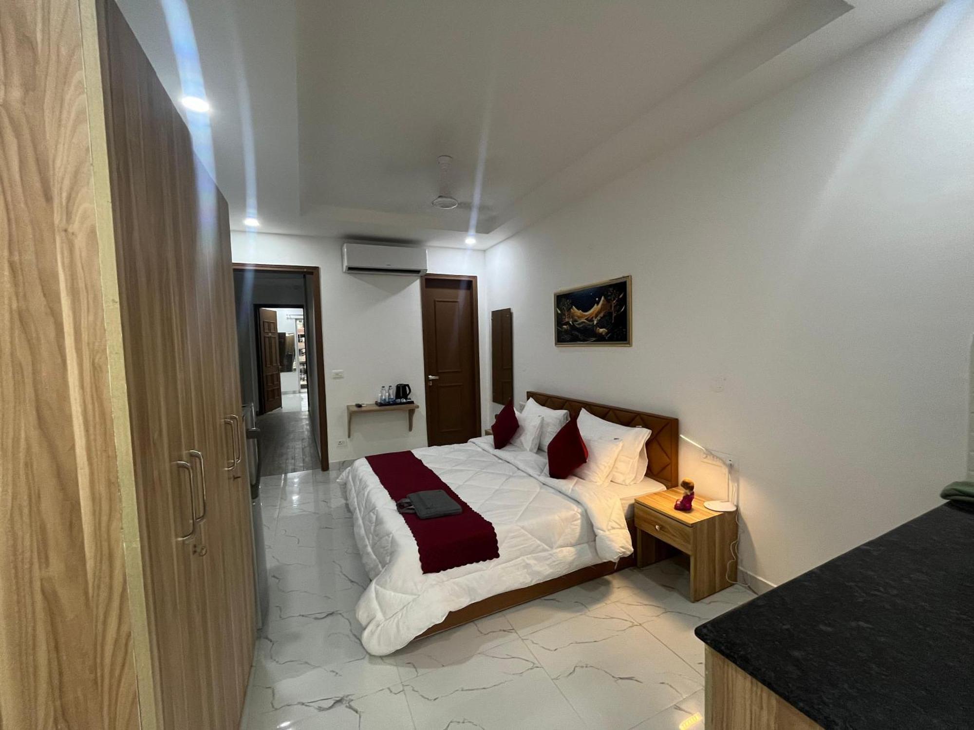 The Lodgers Studio Apartment Infront Of Artemis Hospital Gurugram Gurgaon Esterno foto