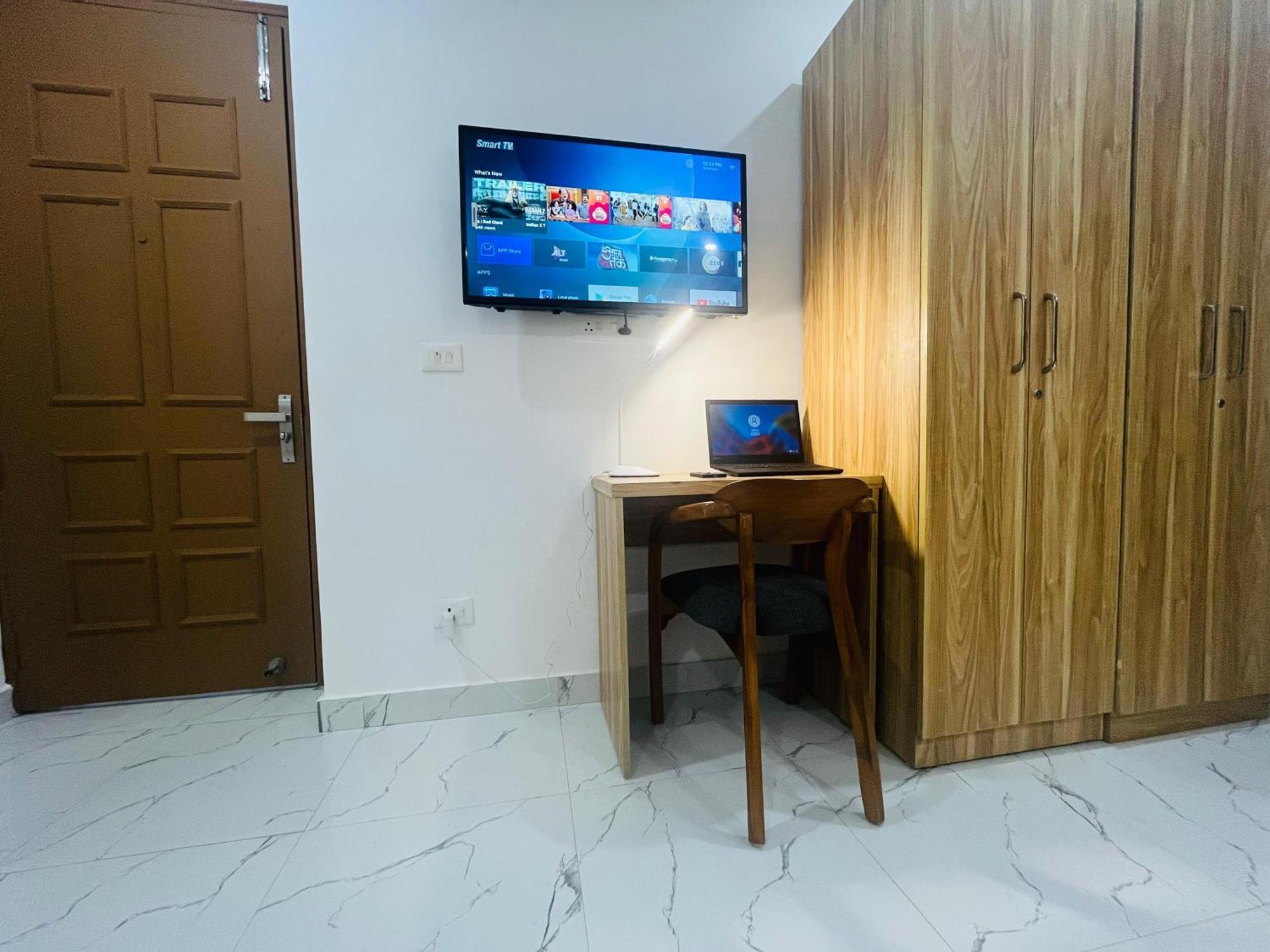 The Lodgers Studio Apartment Infront Of Artemis Hospital Gurugram Gurgaon Esterno foto