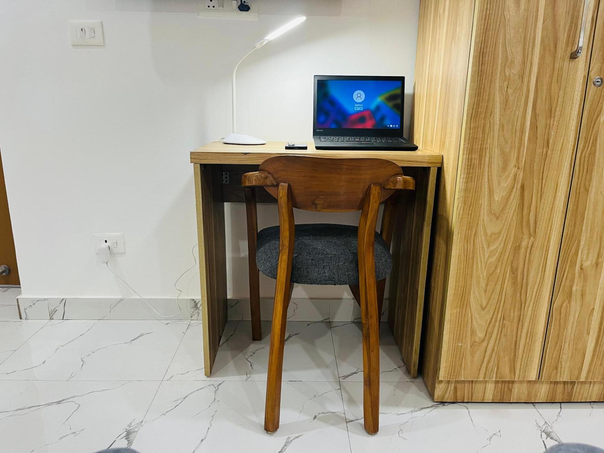 The Lodgers Studio Apartment Infront Of Artemis Hospital Gurugram Gurgaon Esterno foto