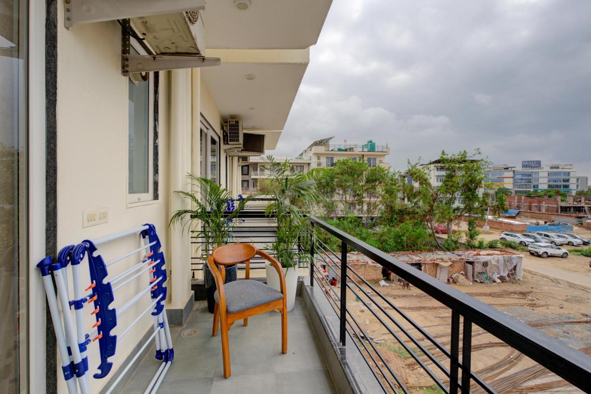 The Lodgers Studio Apartment Infront Of Artemis Hospital Gurugram Gurgaon Esterno foto