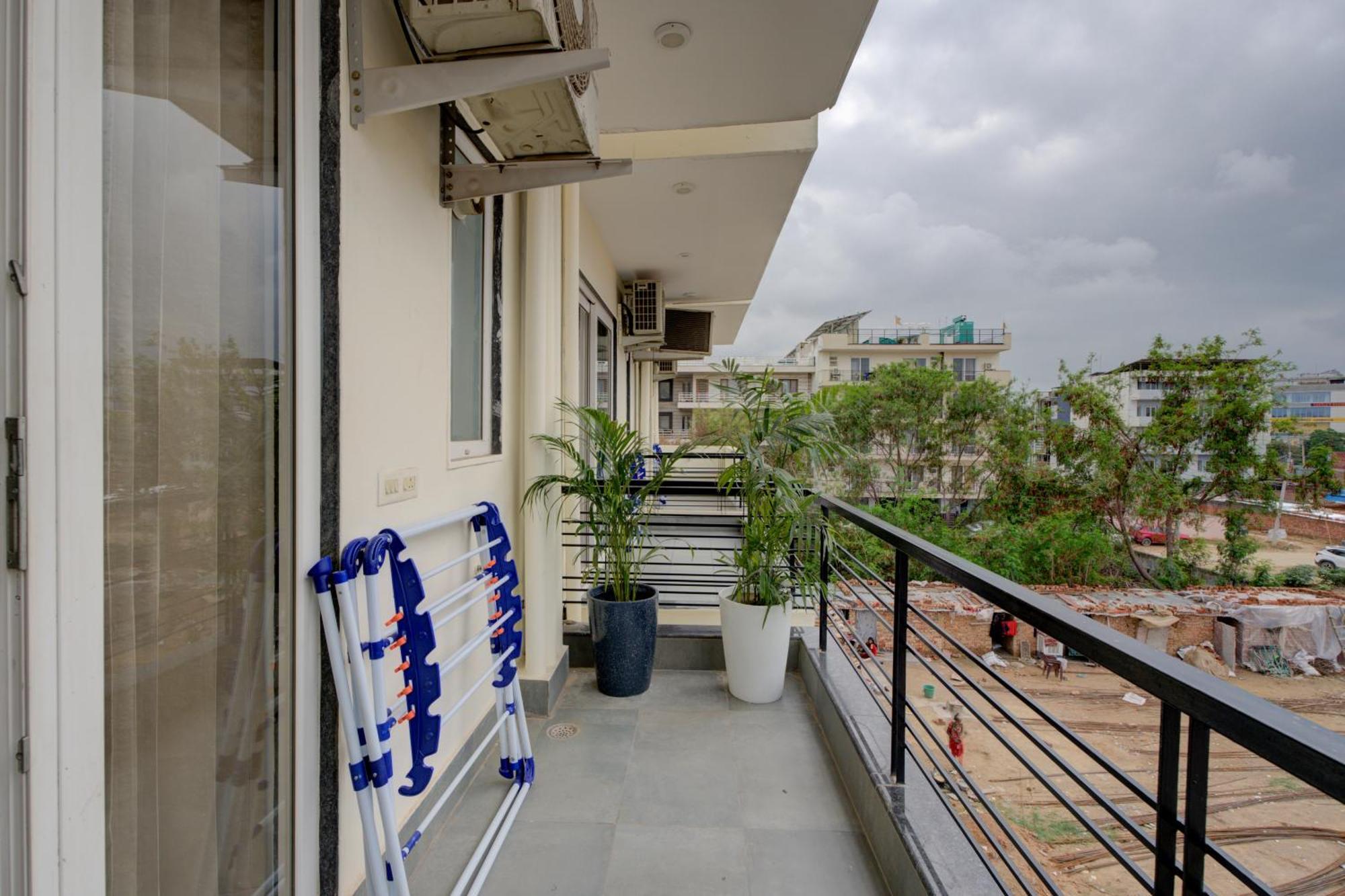 The Lodgers Studio Apartment Infront Of Artemis Hospital Gurugram Gurgaon Esterno foto