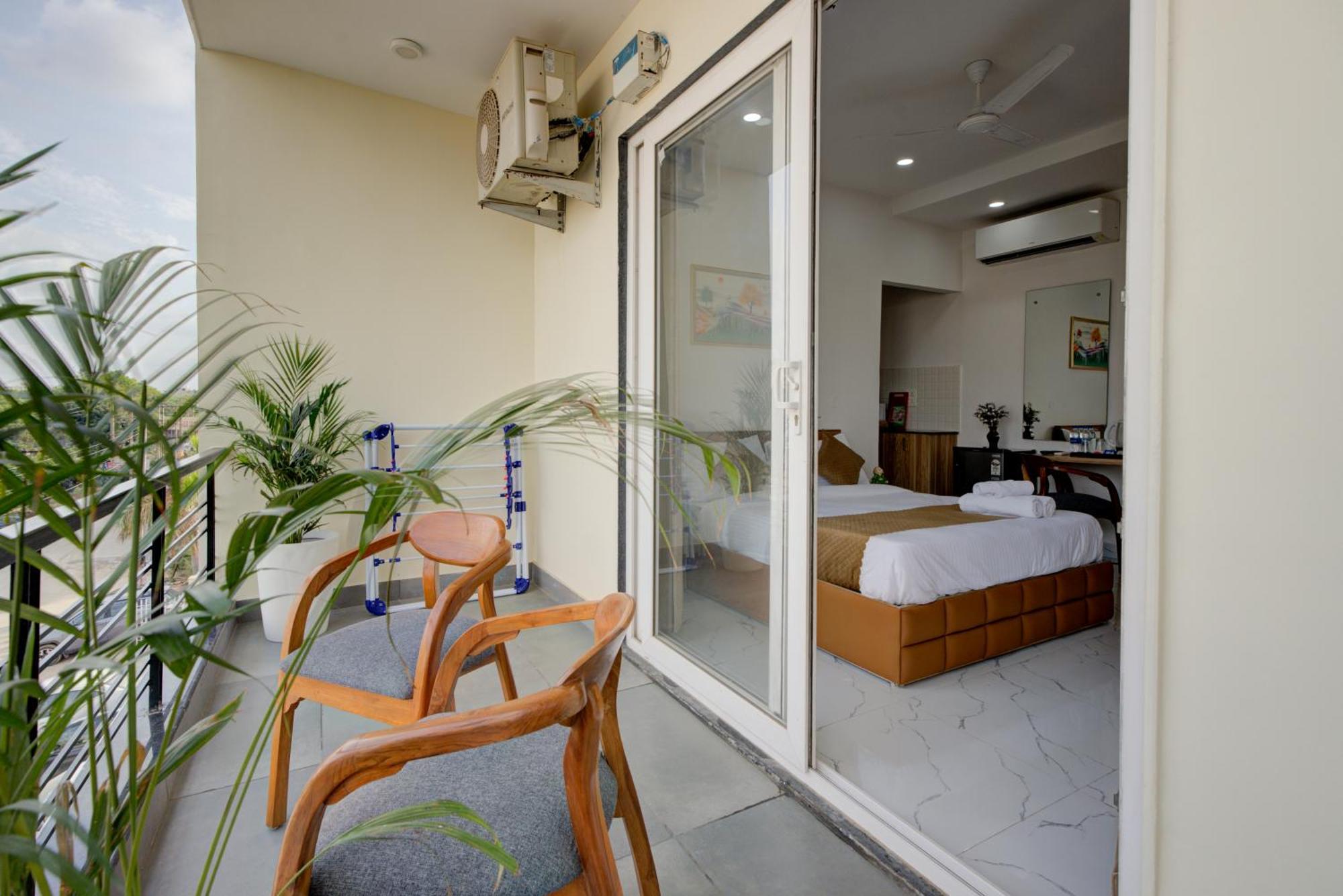 The Lodgers Studio Apartment Infront Of Artemis Hospital Gurugram Gurgaon Esterno foto