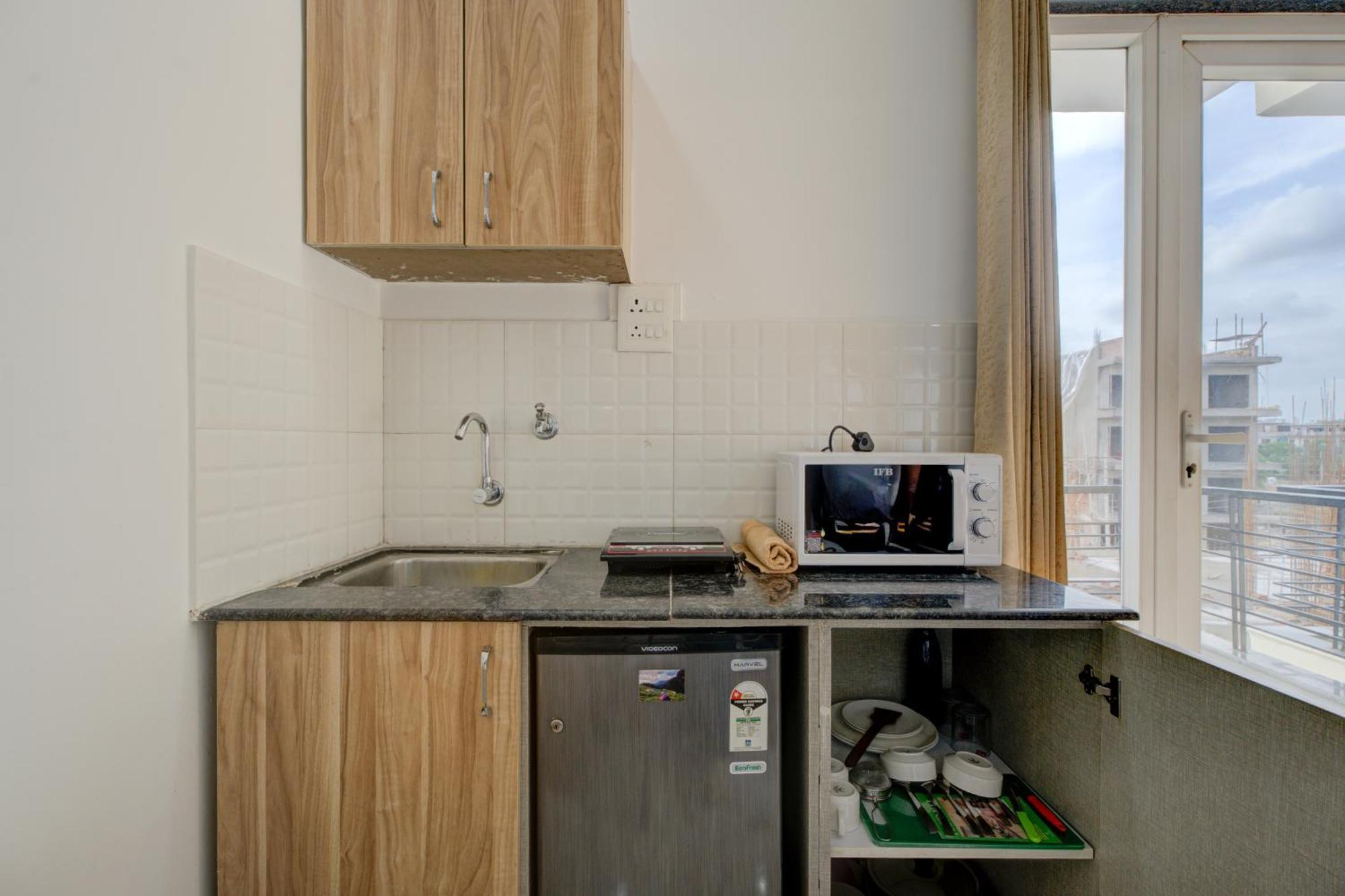 The Lodgers Studio Apartment Infront Of Artemis Hospital Gurugram Gurgaon Esterno foto