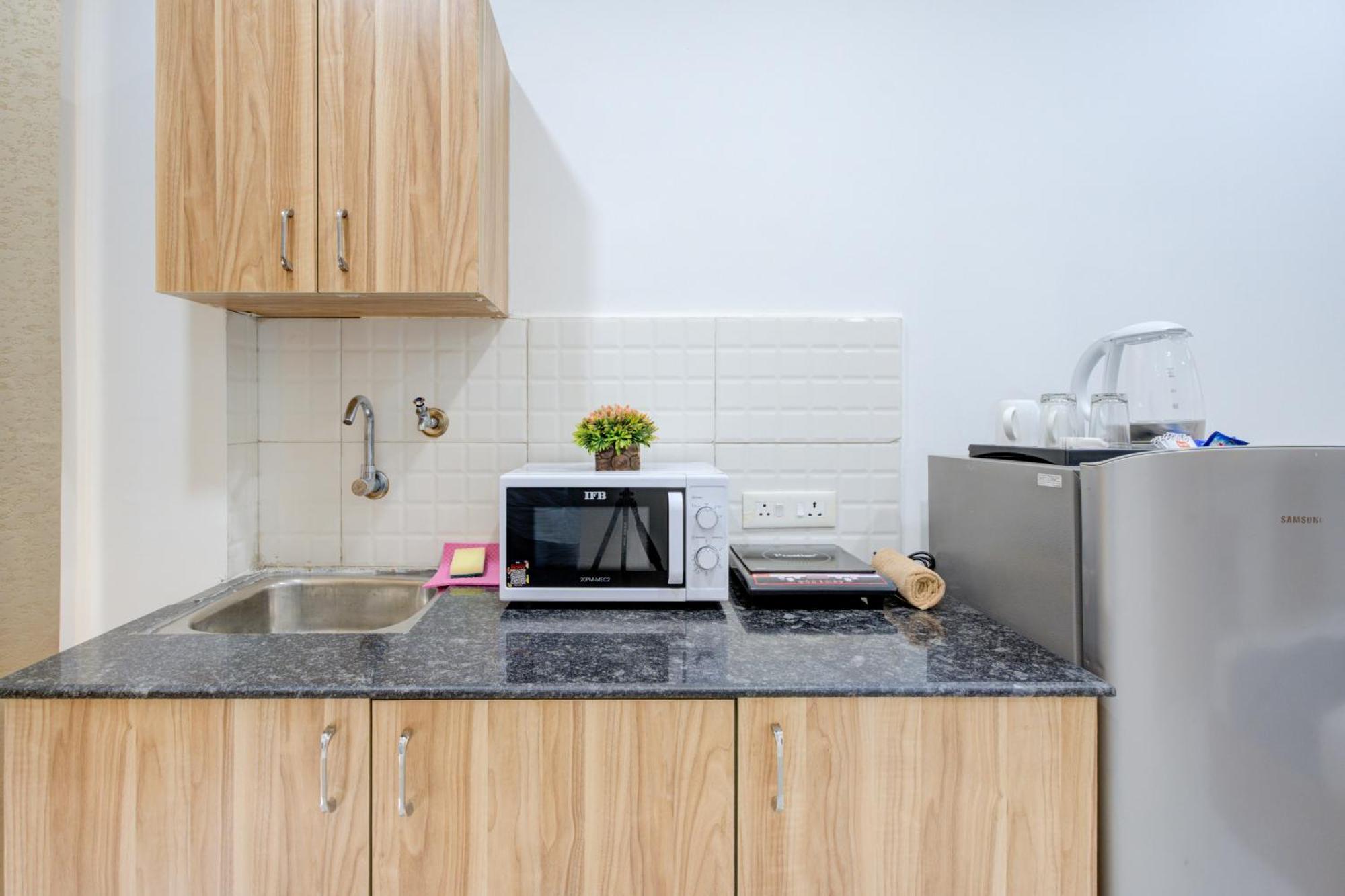 The Lodgers Studio Apartment Infront Of Artemis Hospital Gurugram Gurgaon Esterno foto