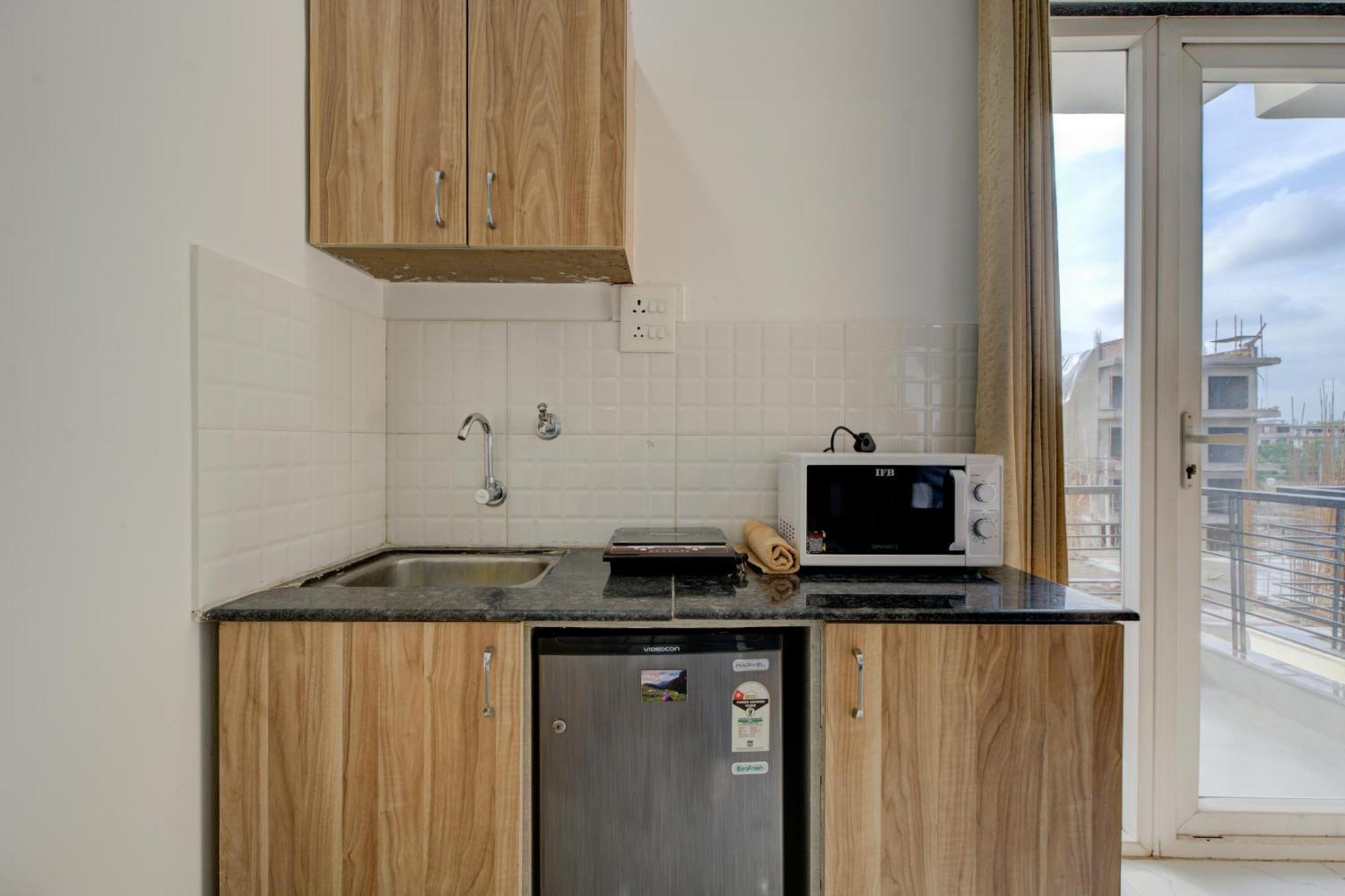 The Lodgers Studio Apartment Infront Of Artemis Hospital Gurugram Gurgaon Esterno foto