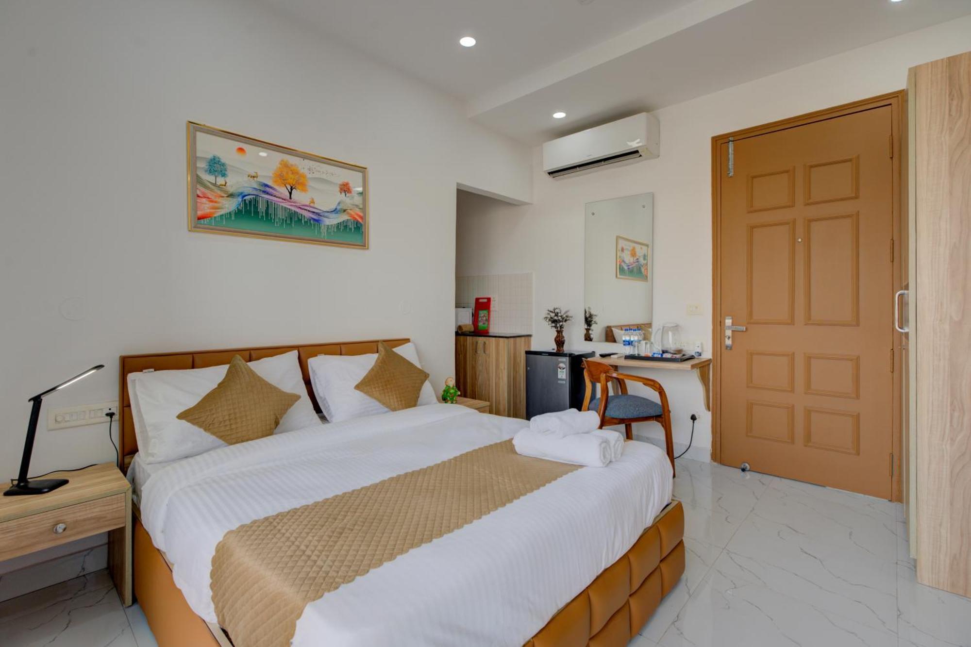 The Lodgers Studio Apartment Infront Of Artemis Hospital Gurugram Gurgaon Esterno foto