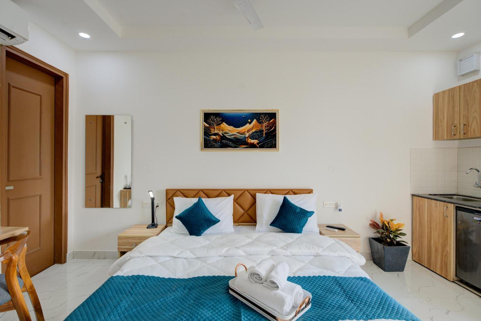The Lodgers Studio Apartment Infront Of Artemis Hospital Gurugram Gurgaon Esterno foto