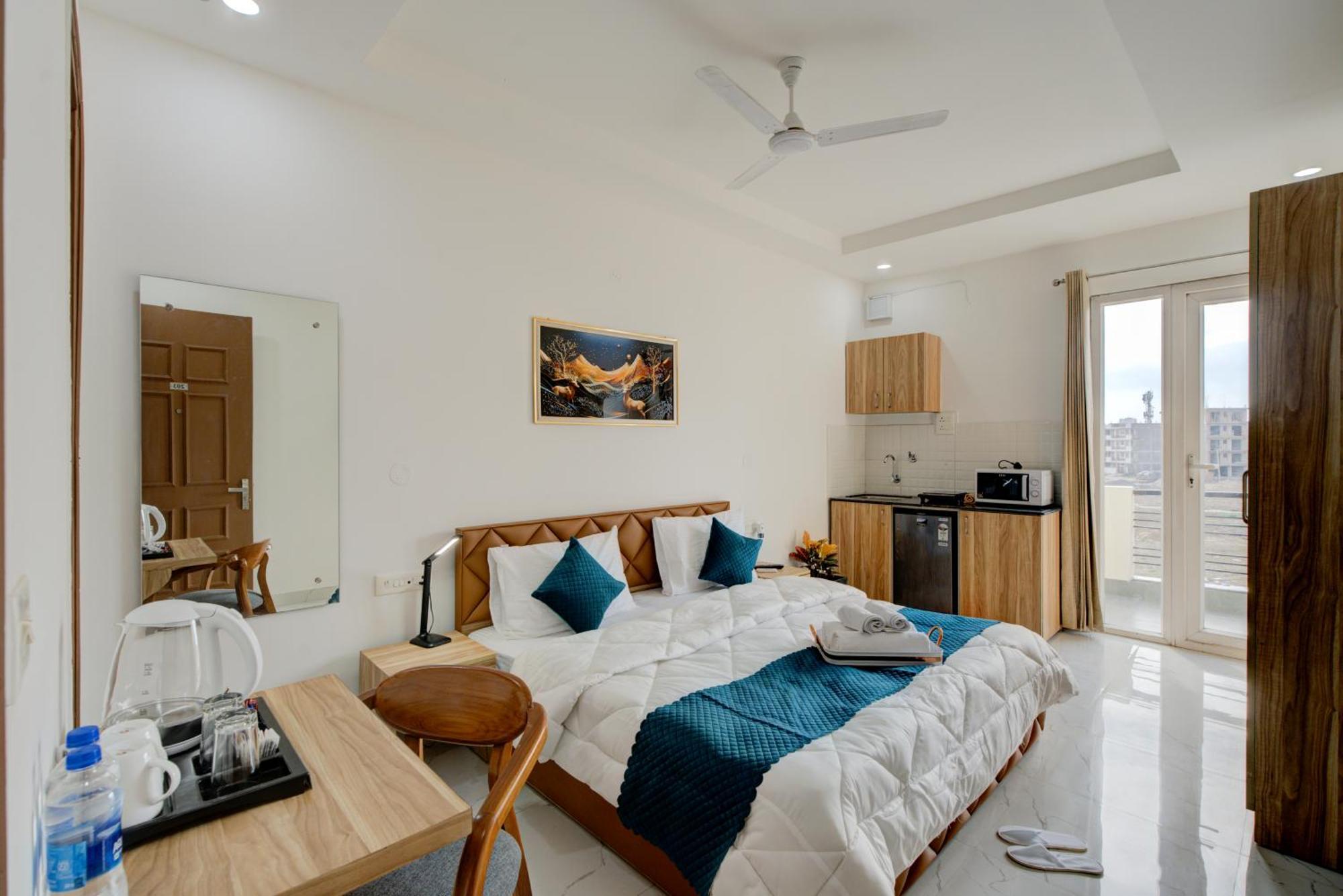 The Lodgers Studio Apartment Infront Of Artemis Hospital Gurugram Gurgaon Esterno foto
