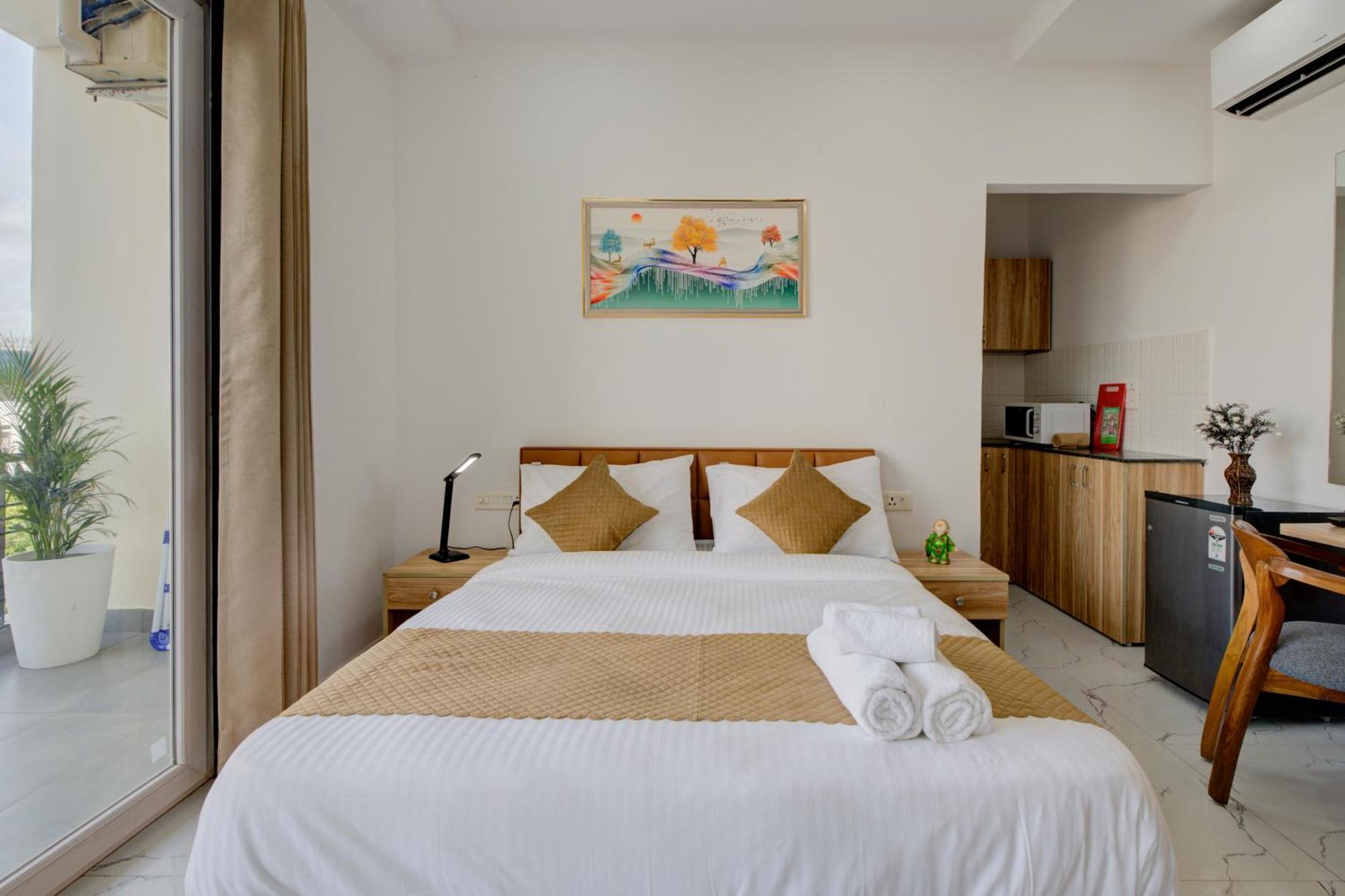 The Lodgers Studio Apartment Infront Of Artemis Hospital Gurugram Gurgaon Esterno foto