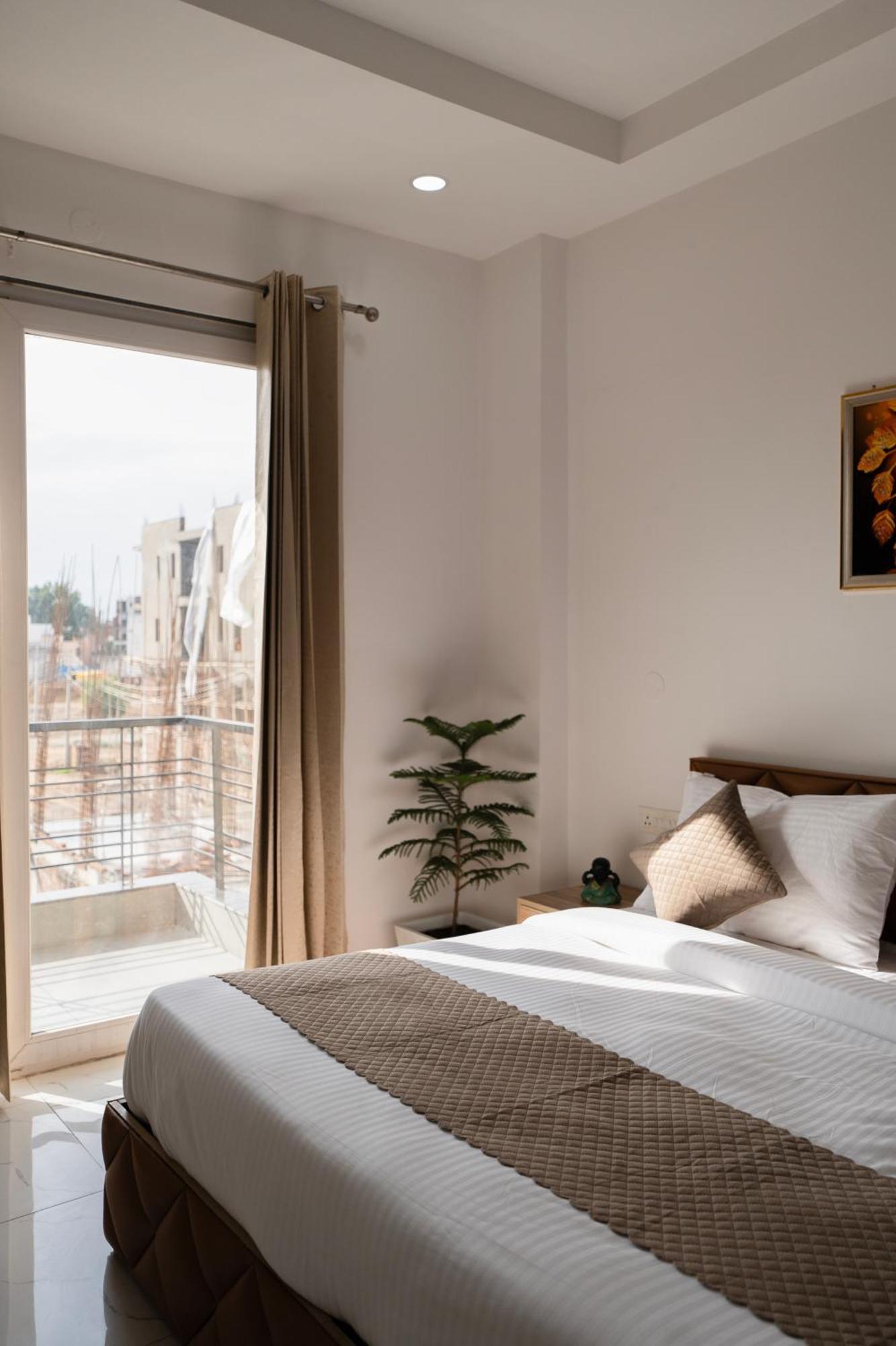 The Lodgers Studio Apartment Infront Of Artemis Hospital Gurugram Gurgaon Esterno foto