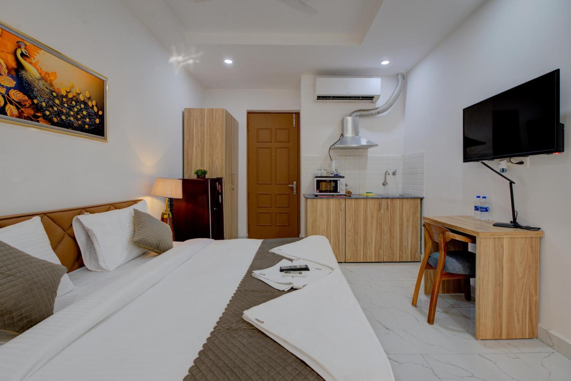 The Lodgers Studio Apartment Infront Of Artemis Hospital Gurugram Gurgaon Esterno foto