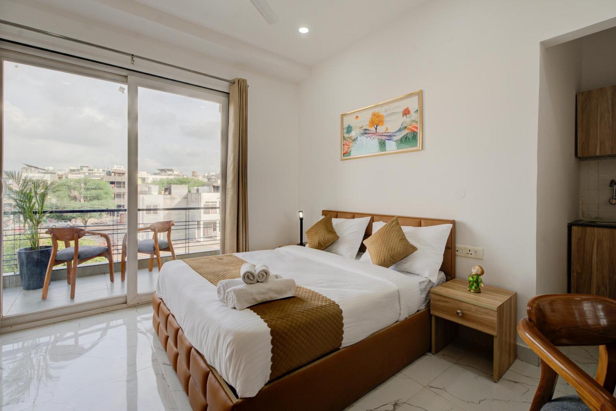 The Lodgers Studio Apartment Infront Of Artemis Hospital Gurugram Gurgaon Esterno foto