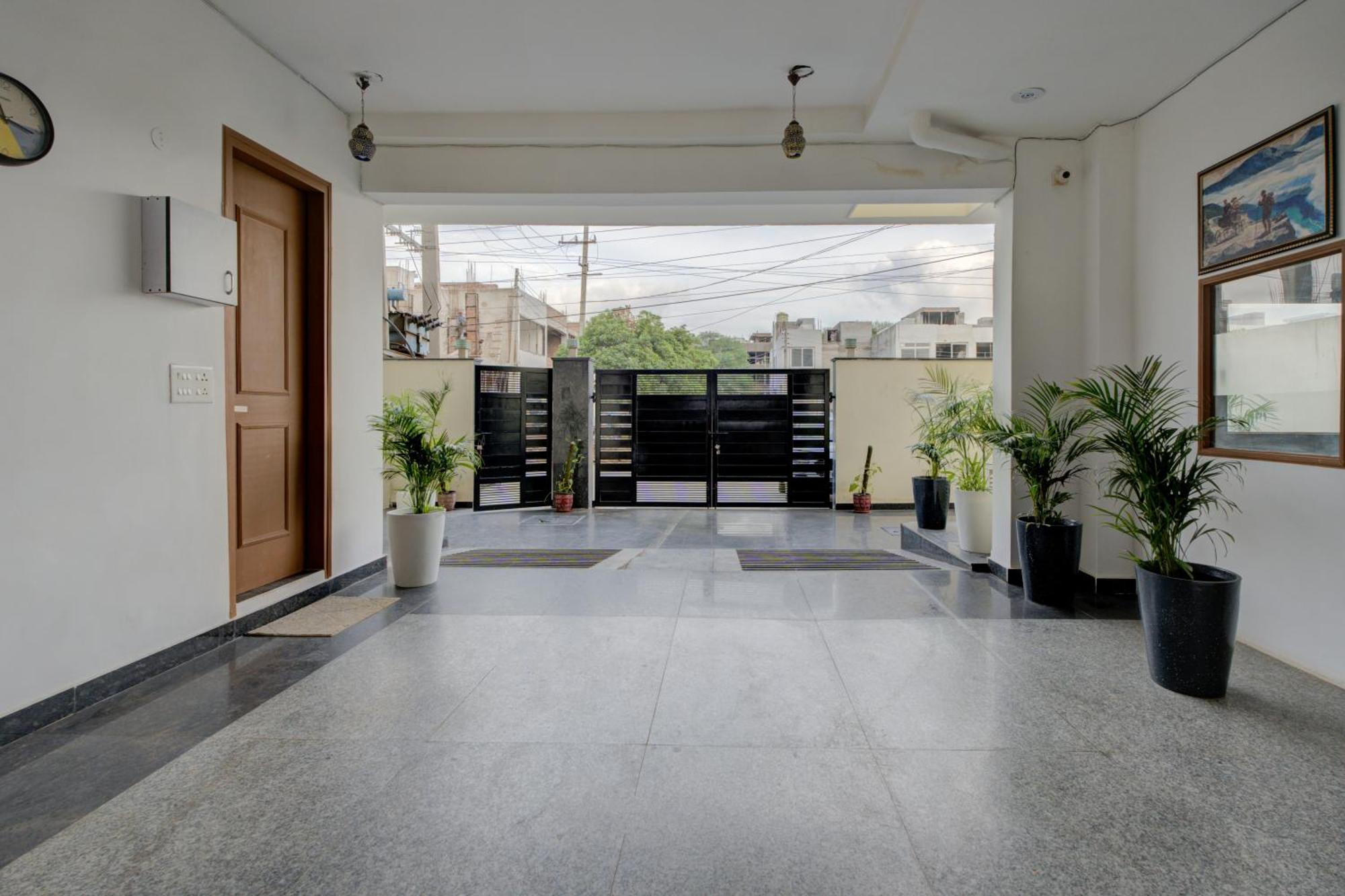 The Lodgers Studio Apartment Infront Of Artemis Hospital Gurugram Gurgaon Esterno foto