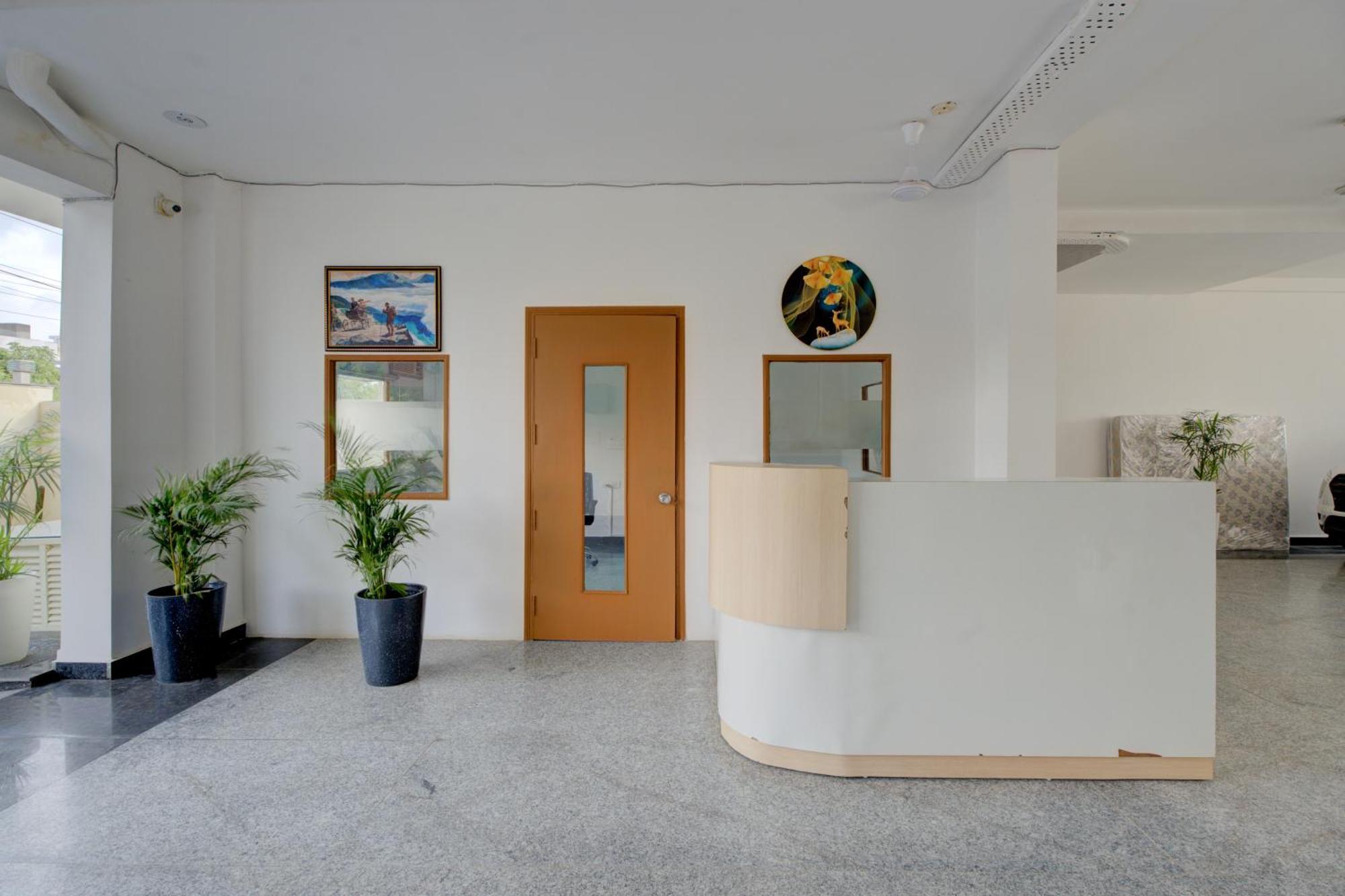 The Lodgers Studio Apartment Infront Of Artemis Hospital Gurugram Gurgaon Esterno foto